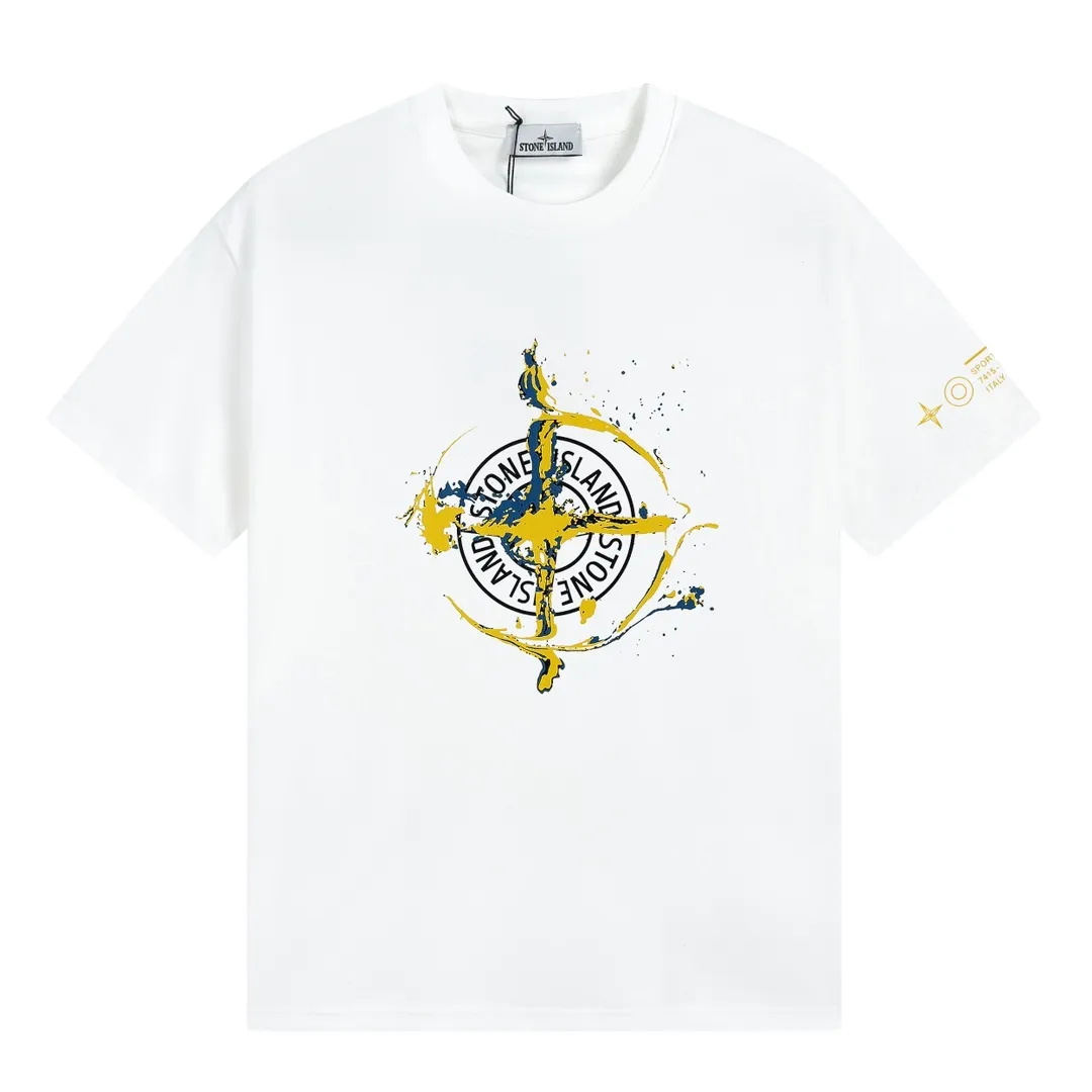 W621#P110💰 [Stone lsland/Stone Island summer new short-sleeved T-shirt with flame compass print on the chest] ⚠️[Original creation with high control of details] - Made of 260 grams of combed cotton with 32-count double yarn, soft and comfortable to the touch, sweat-absorbent and breathable. - Simple, basic and versatile style, original quality, the first choice for couples. - Made in a large factory, four needles and five threads on the shoulder, neatly arranged, high quality workmanship. - Same style for men and women. Very versatile, one piece for everyone, details are clearly visible. Color: Black White Size: M L